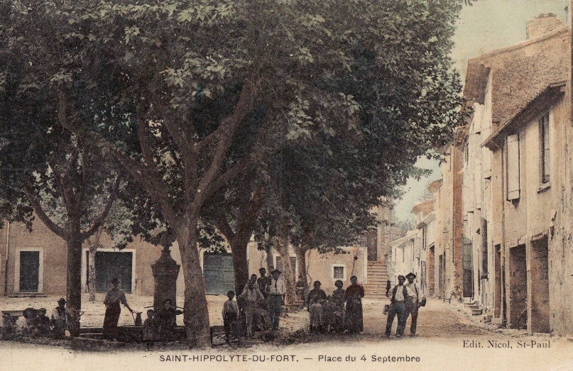 Saint-Hippolyte-du-Fort (Gard) CPA La place du 4 septembre