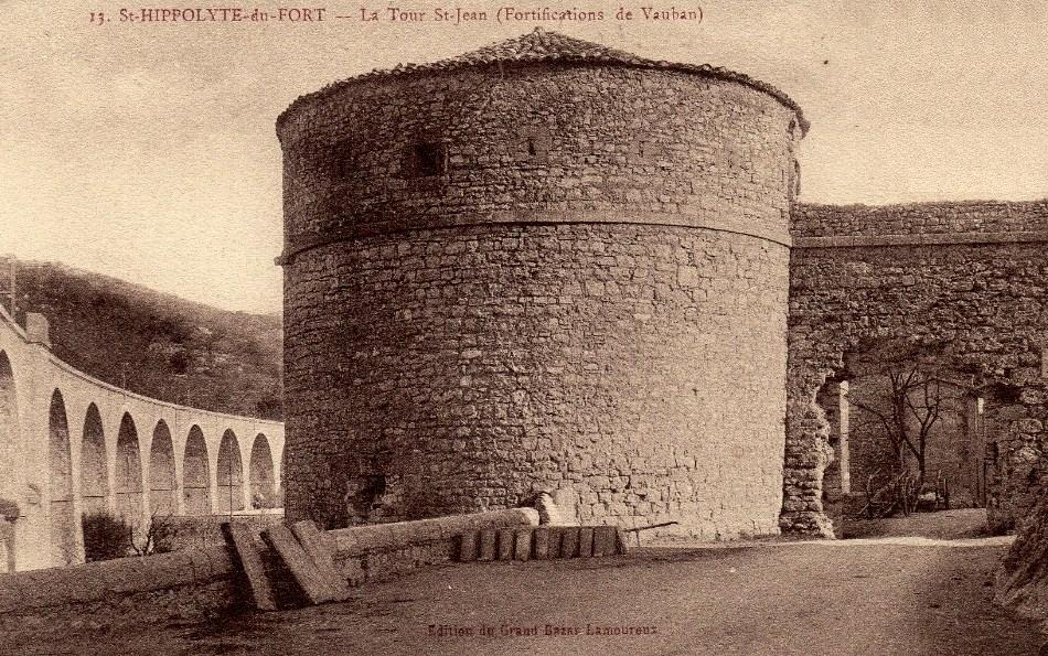 Saint-Hippolyte-du-Fort (Gard) CPA La tour Saint Jean