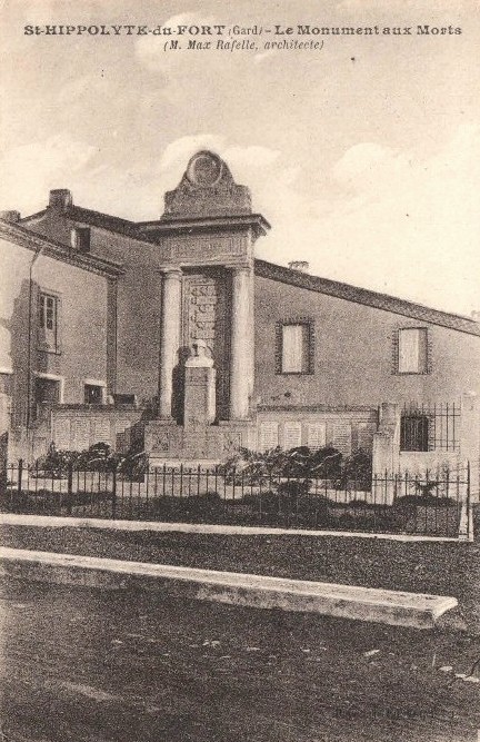 Saint-Hippolyte-du-Fort (Gard) CPA Le monument aux morts