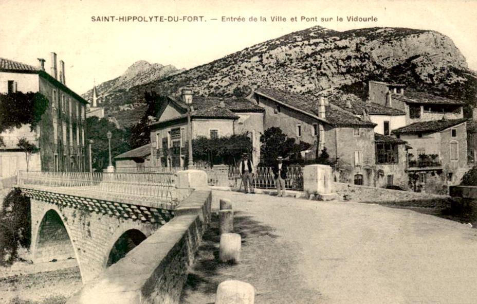 Saint-Hippolyte-du-Fort (Gard) CPA le pont en 1905