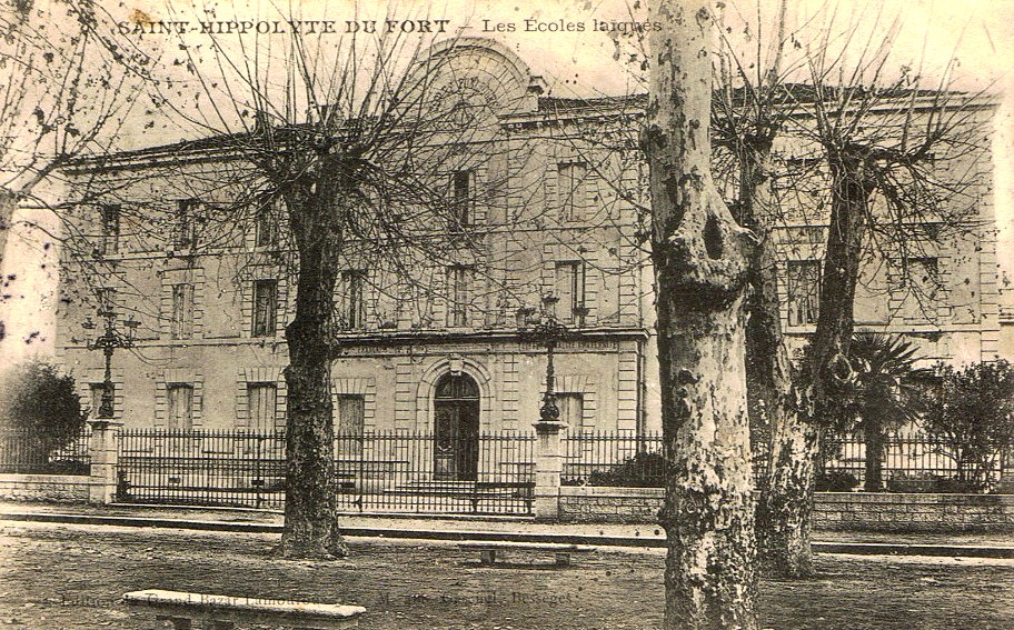 Saint-Hippolyte-du-Fort (Gard) CPA Les écoles laïques