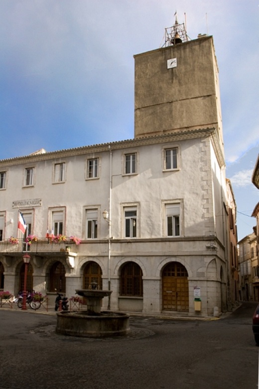 Saint-Hippolyte-du-Fort (Gard) L'Hôtel de Ville et l'horloge