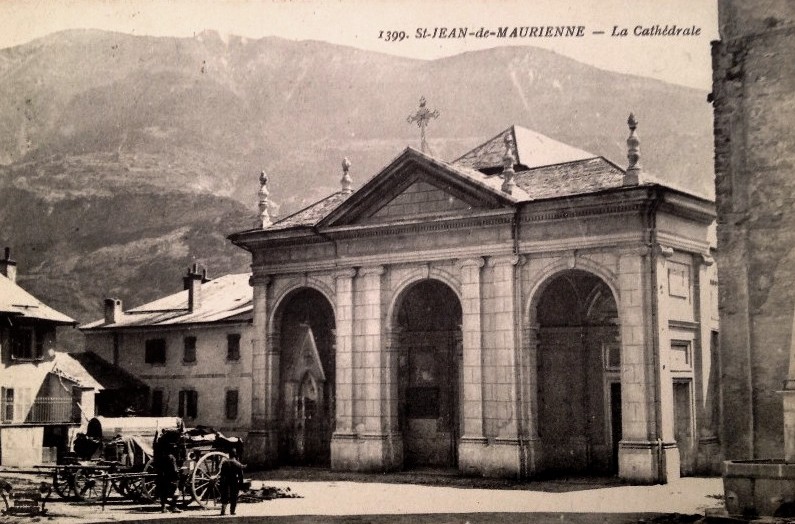 Saint-Jean-de-Maurienne (Savoie) La cathédrale CPA