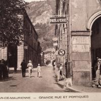 La Grand' rue et le portique CPA