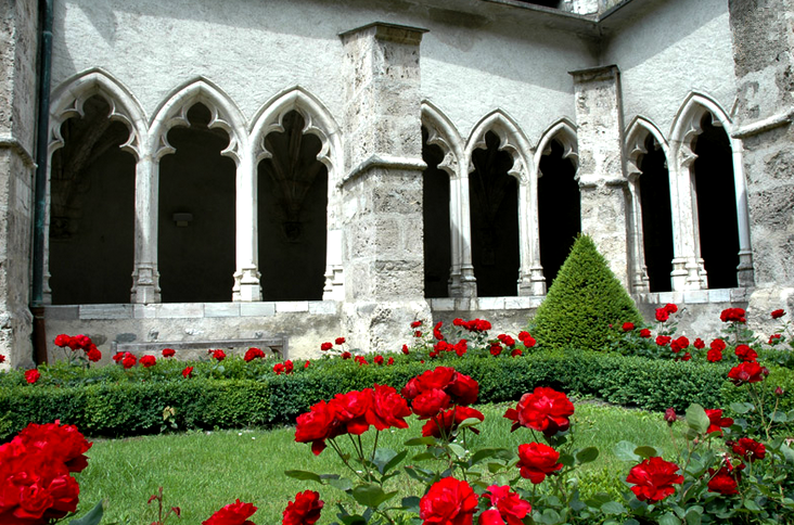 Saint-Jean-de-Maurienne (Savoie) Le cloître de la cathédrale