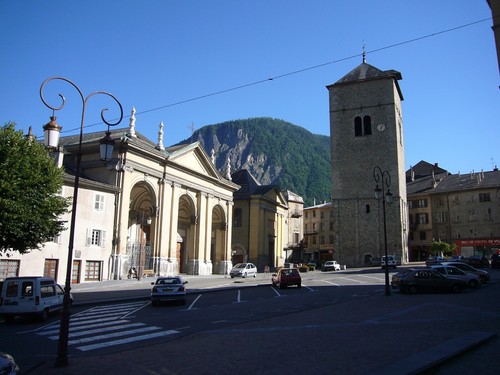 Saint-Jean-de-Maurienne (Savoie) La cathédrale et l'ancien clocher