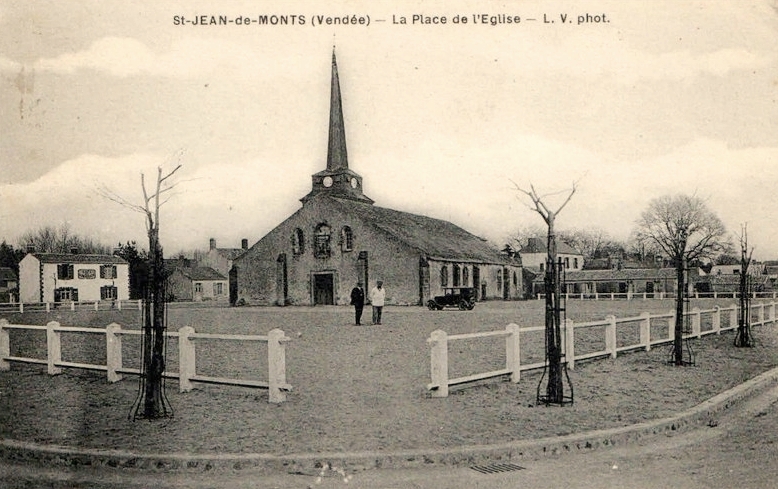 Saint-Jean-de-Monts (Vendée) L'église CPA