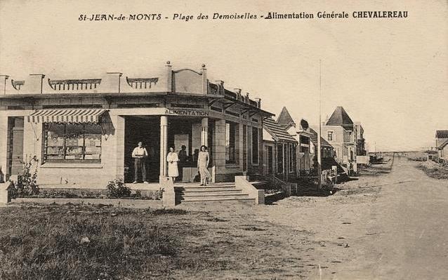 Saint-Jean-de-Monts (Vendée) L'épicerie de la Plage CPA