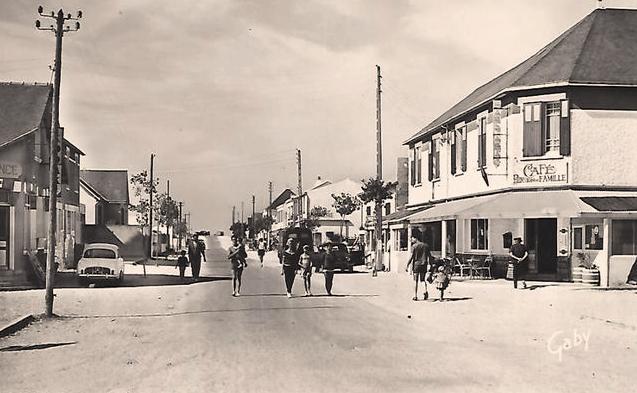 Saint-Jean-de-Monts (Vendée) La rue de la plage CPA