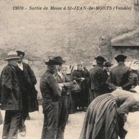 Saint-Jean-de-Monts (Vendée) La sortie de la messe CPA