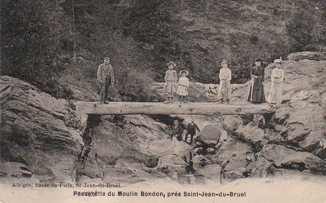 La passerelle du moulin (cpa)