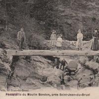La passerelle du moulin (cpa)