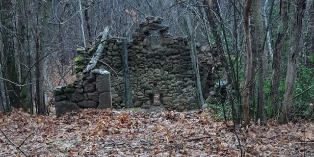 Les ruines du château d'Algues