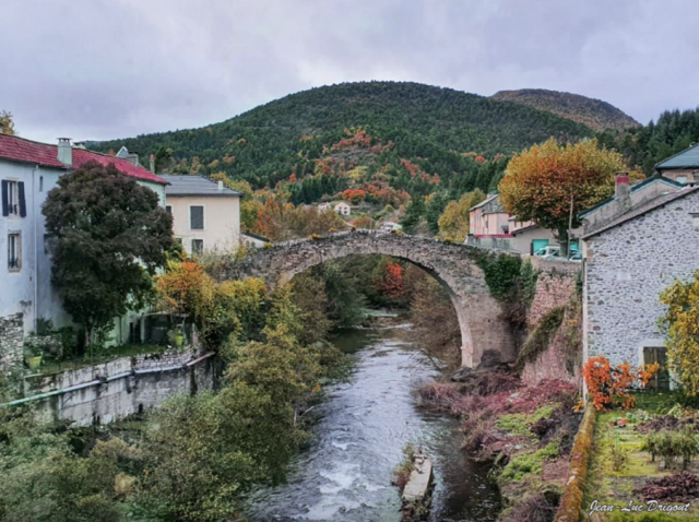 Le Pont Vieux roman sur la Dourbie