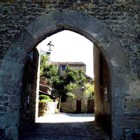 Saint-Jean d'Alcas, une porte de la ville