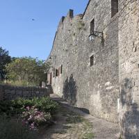 Saint-Jean-d'Alcas, le rempart Ouest