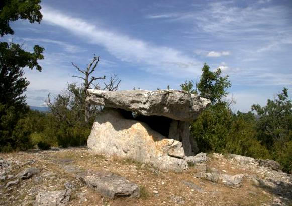 Saint-Maurice-Navacelles (Hérault) La Prunarède, le dolmen