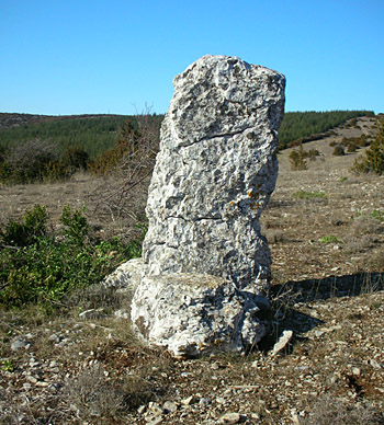 Saint-Maurice-Navacelles (Hérault) Soulagets, le menhir
