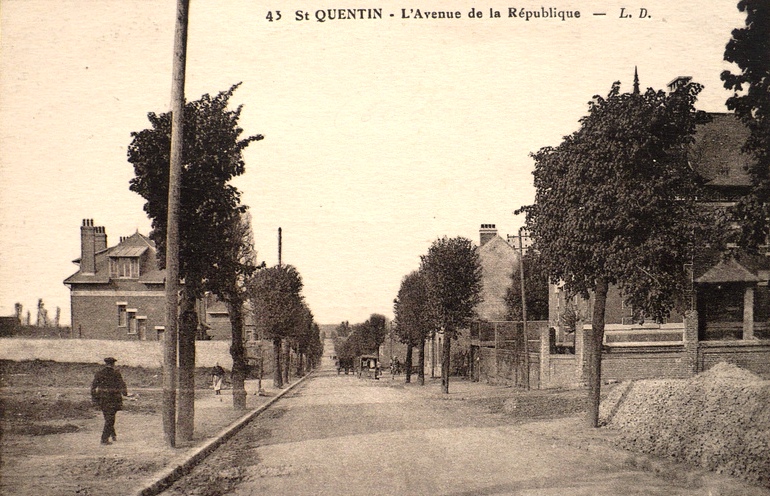 Saint-Quentin (Aisne) CPA l'avenue de la république