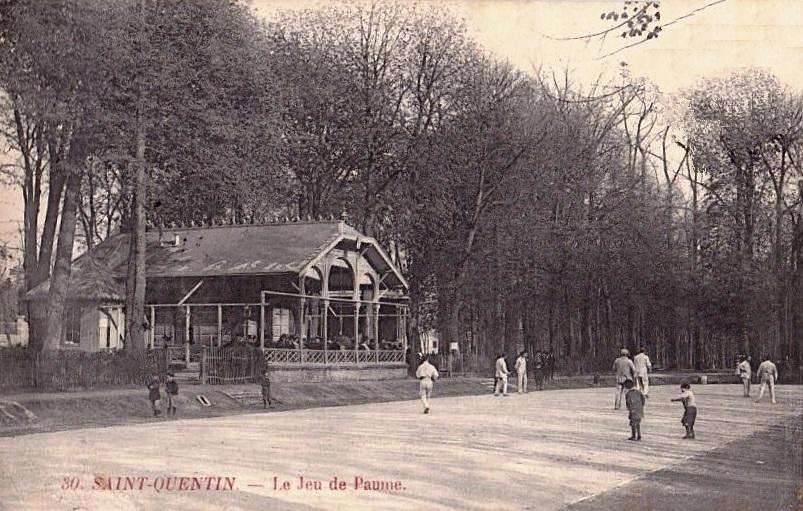 Saint-Quentin (Aisne) CPA le jeu de paume