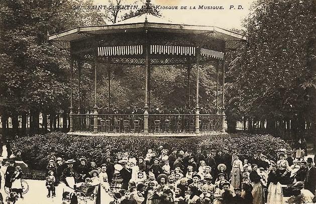 Saint-Quentin (Aisne) CPA le kiosque à musique