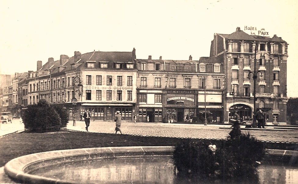 Saint-Quentin (Aisne) CPA la place du 8 octobre