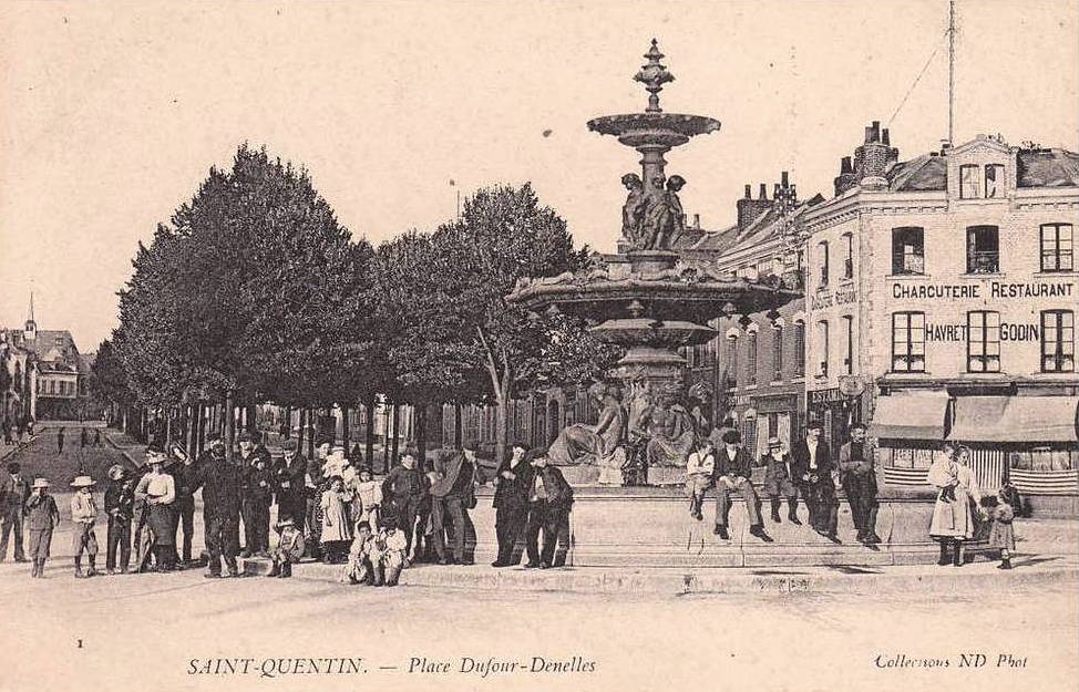 Saint-Quentin (Aisne) CPA la place Dufour-Denelles
