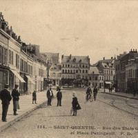 Saint-Quentin (Aisne) CPA la place Paringault