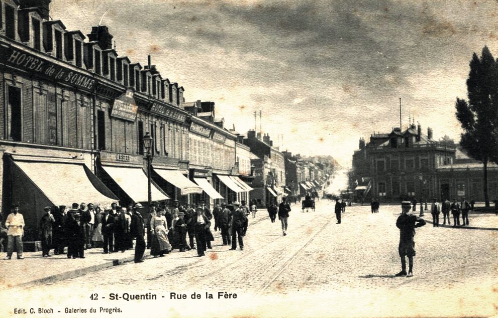 Saint-Quentin (Aisne) CPA la rue de La Fère