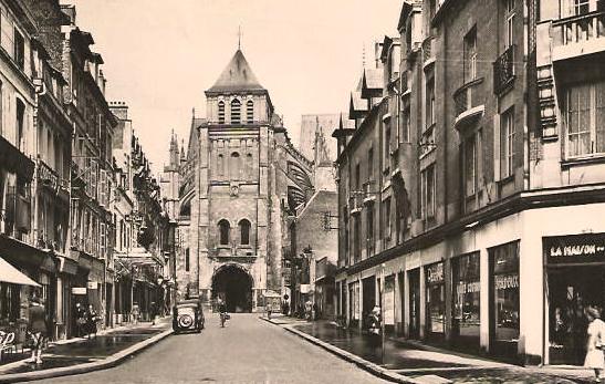 Saint-Quentin (Aisne) CPA la rue Saint André