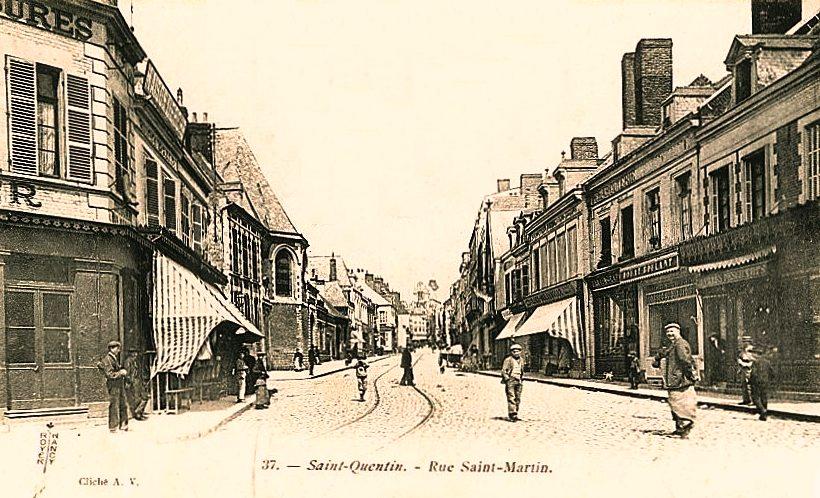 Saint-Quentin (Aisne) CPA la rue Saint Martin