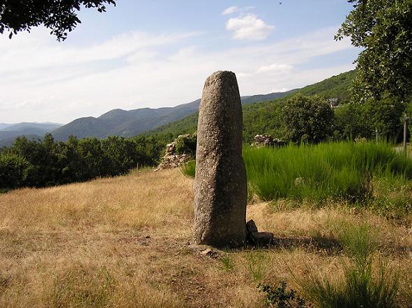 Saint-Roman-de-Codières (Gard) Le menhir du col de la pierre levée