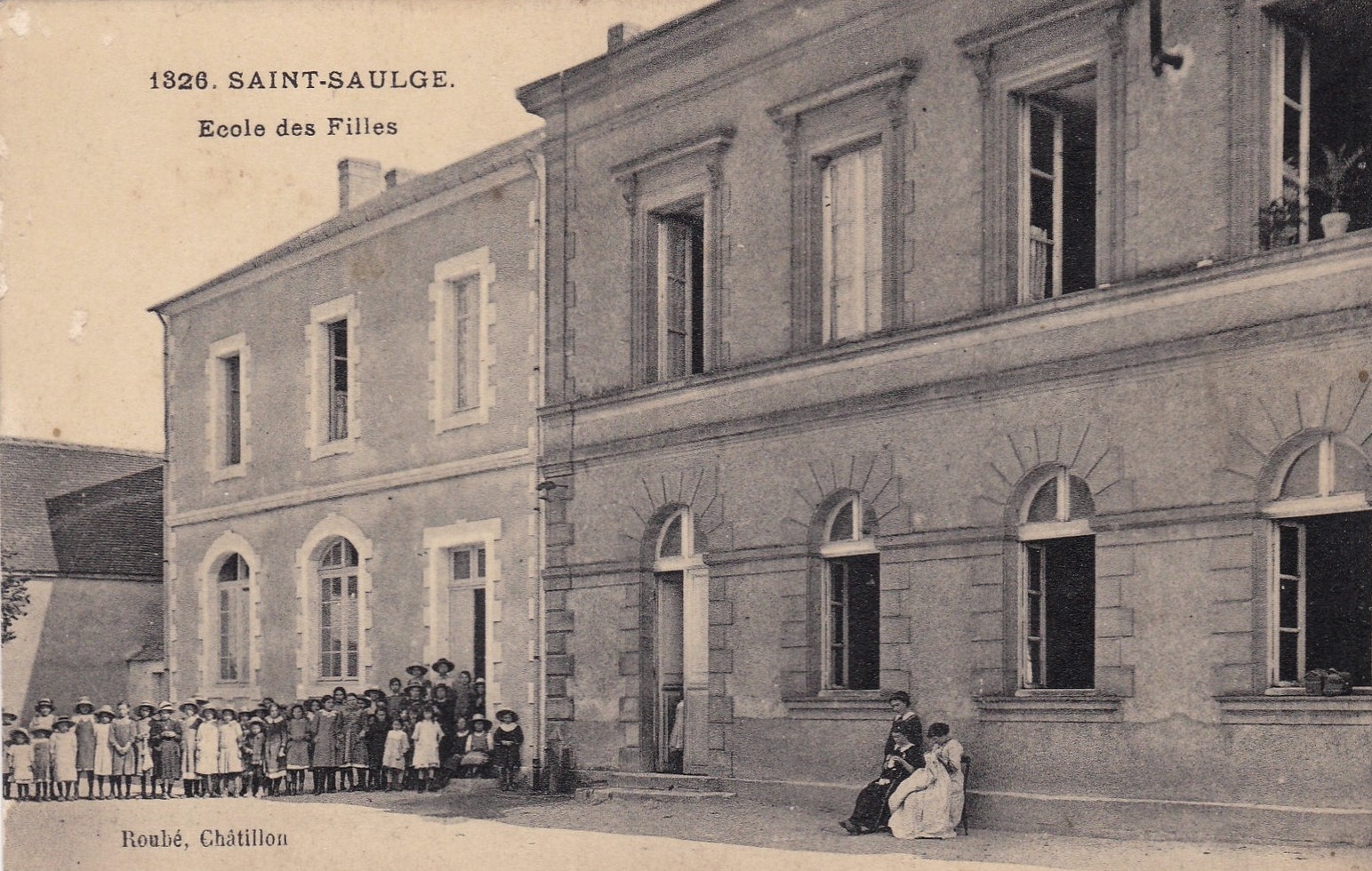 Saint-Saulge (Nièvre) L'école des Filles CPA