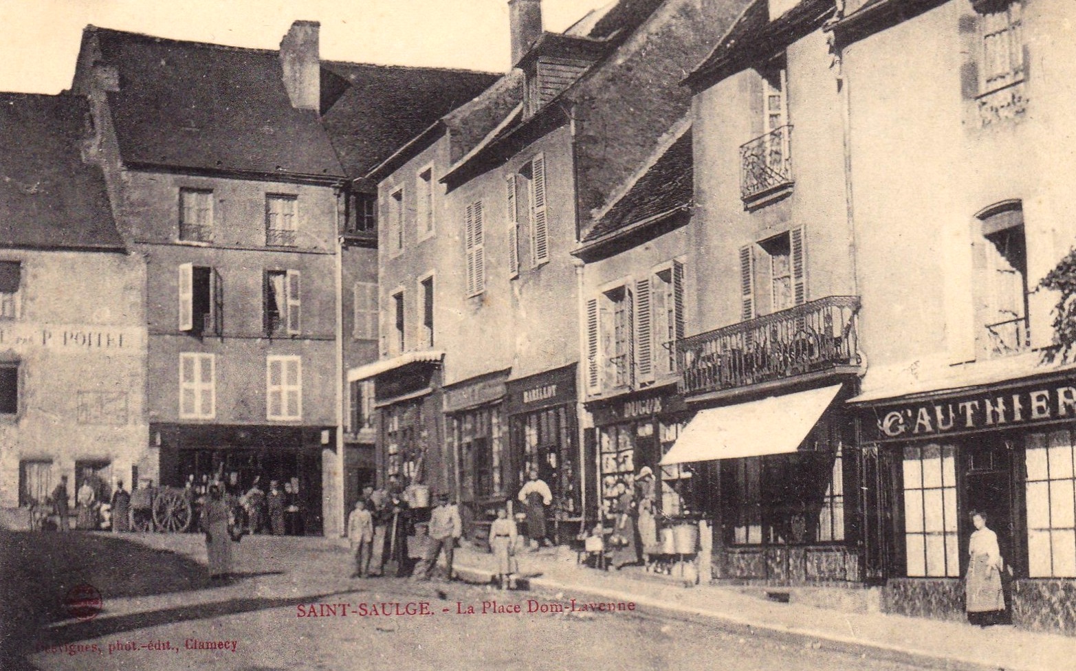 Saint-Saulge (Nièvre) La Place Dom Laveyne CPA