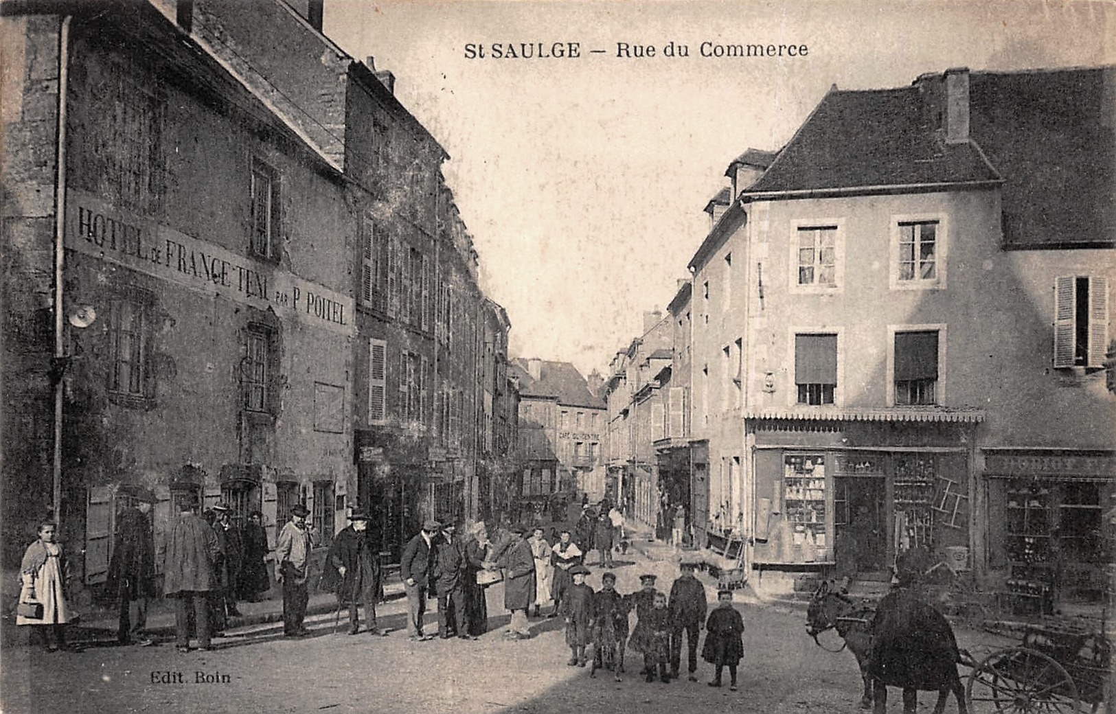 Saint-Saulge (Nièvre) La rue du Commerce CPA