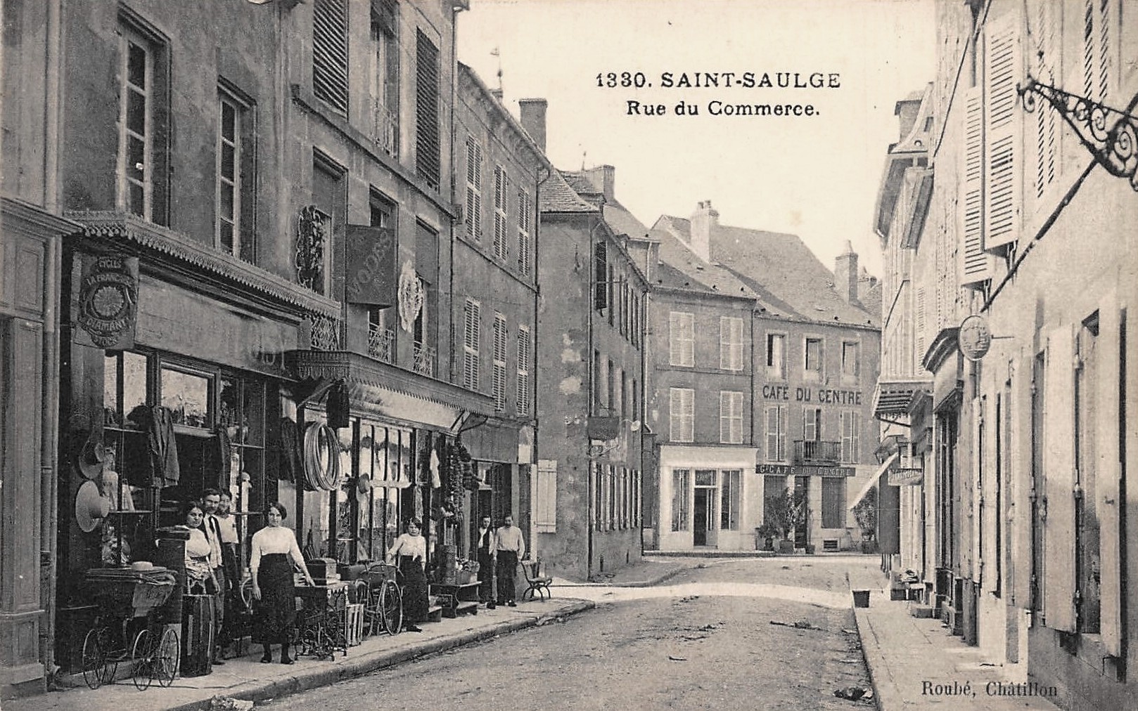Saint-Saulge (Nièvre) La rue du Commerce CPA