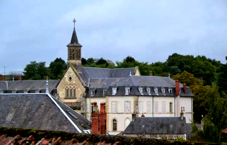 Saint-Saulge (Nièvre) Le couvent