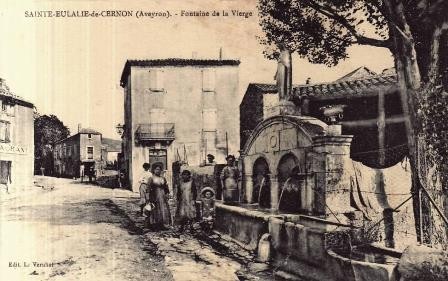 La fontaine de la Vierge (cpa)