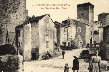  La place et les 3 tours