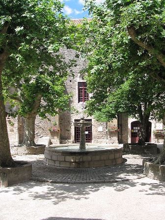  La place de la fontaine