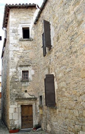 La rue basse et une maison du XVIIème siècle