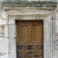 La rue basse et une porte du XVIIème siècle