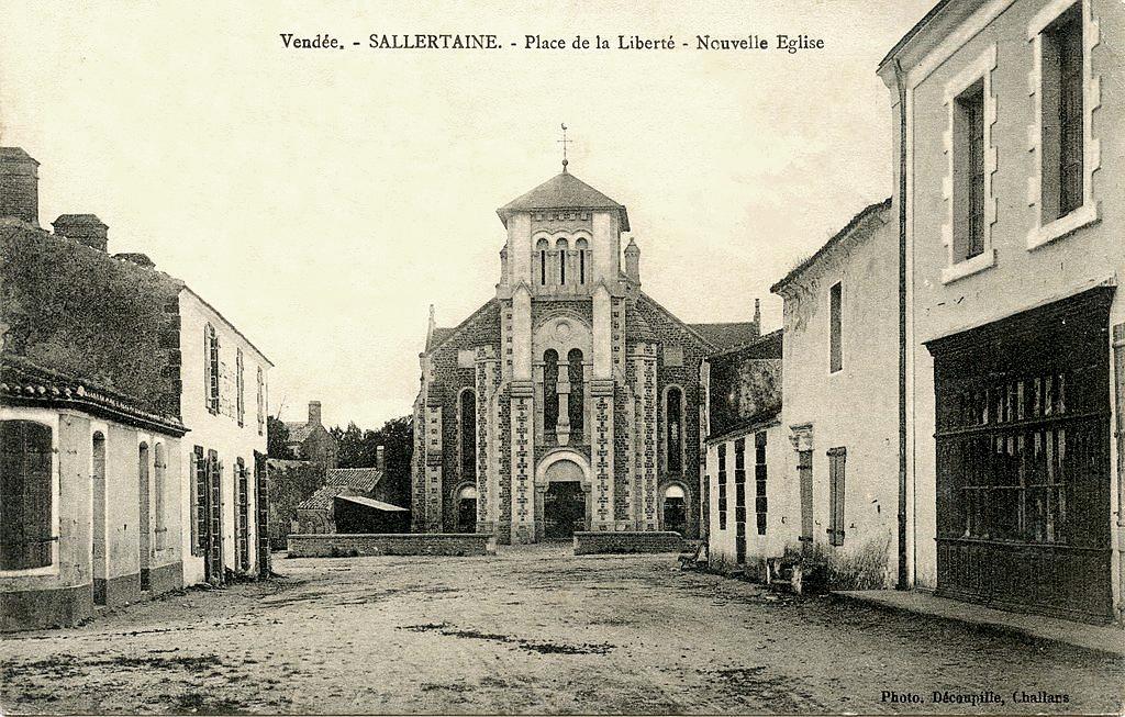 Sallertaine (Vendée) L'église Saint Martin nouvelle en 1912 CPA
