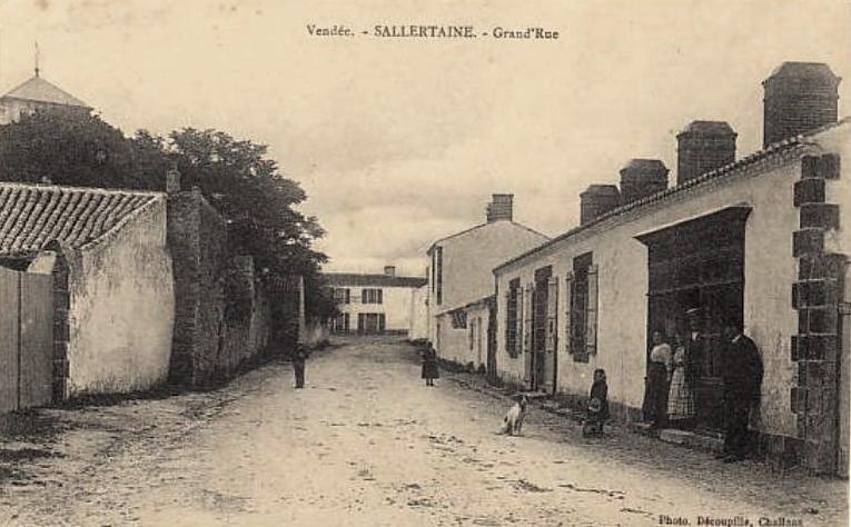 Sallertaine (Vendée) La grand'rue CPA