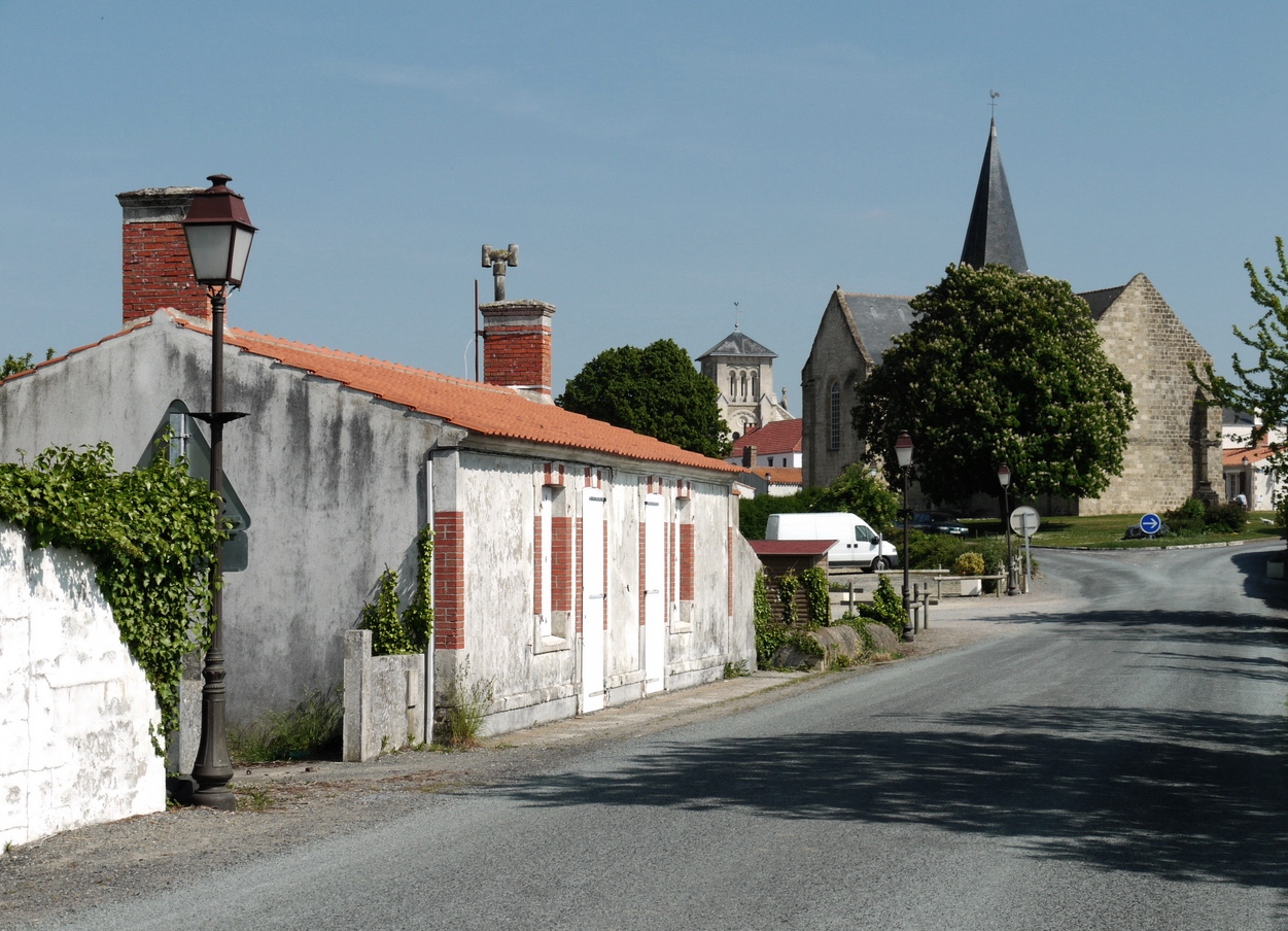 Sallertaine (Vendée) Les deux églises