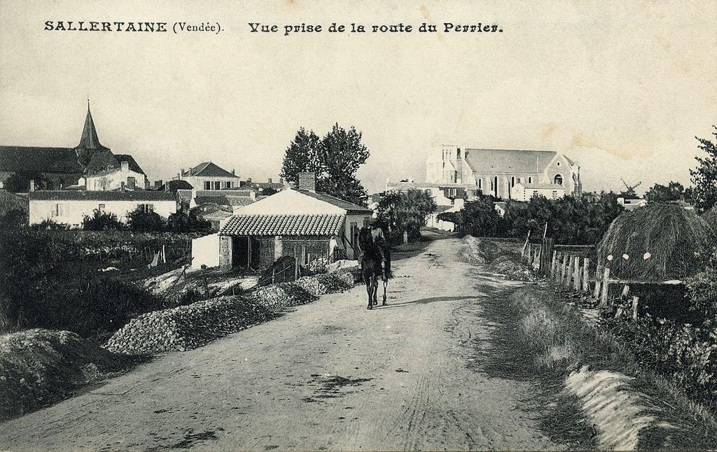 Sallertaine (Vendée) Les deux églises CPA