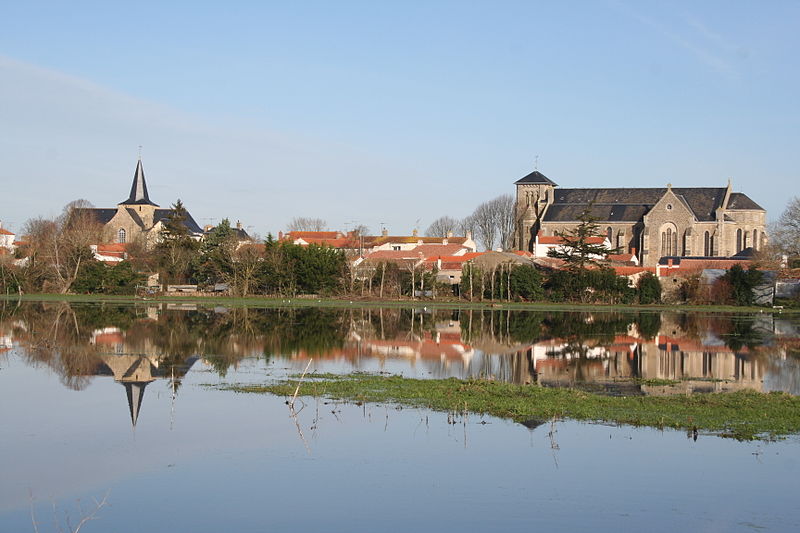 Sallertaine (Vendée) Les deux églises