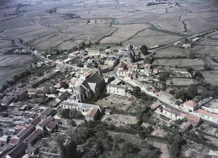 Sallertaine (Vendée) Vue générale vers 1980