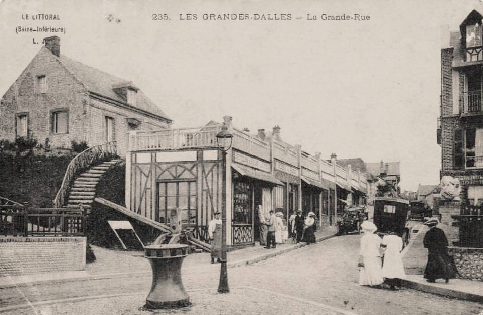 Les Grandes-Dalles, la grande rue CPA