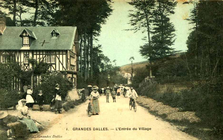 Les Grandes-Dalles, l'entrée du village CPA